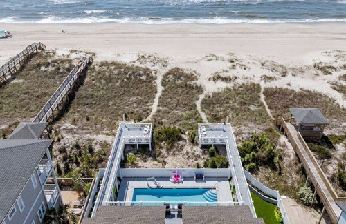 Ocean Isle Beach Casa | Oceanfront Free EV charger & GolfCart, Pool