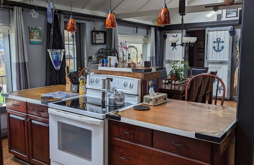 Grand-Digue Casa | Oceanfront "funky" house with outdoor pool and tiki bar
