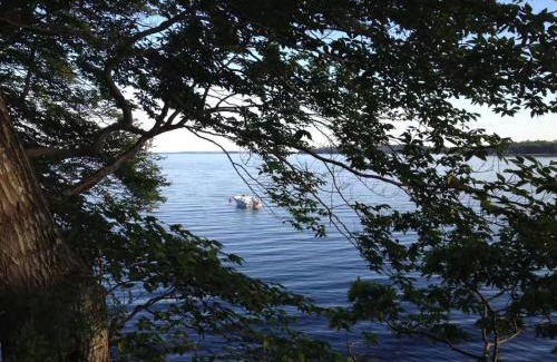 Chester Casa | Oceanfront Garden Cottage - Gateway to Attractions and Towns, Private Cove Mooring