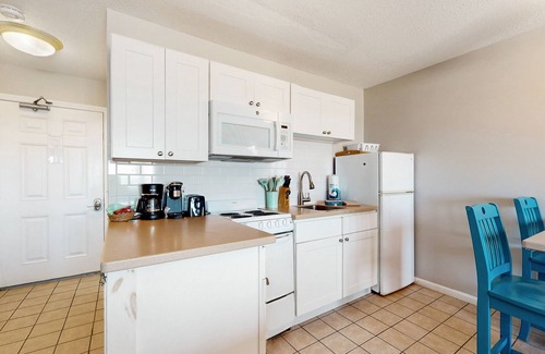 North Truro Apartamento | Oceanfront gem with amazing beach views, AC & WiFi - dogs welcome