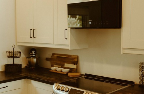Powell River Casa | Hemlock Suite | Oceanfront Luxury Escape | Hot Tub | Optional Sauna Add-On