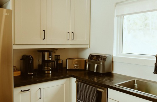 Powell River Casa | Hemlock Suite | Oceanfront Luxury Escape | Hot Tub | Optional Sauna Add-On
