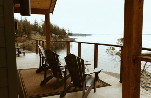 Powell River Casa | Hemlock Suite | Oceanfront Luxury Escape | Hot Tub | Optional Sauna Add-On