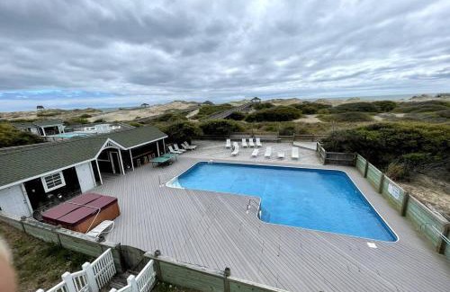 Whalehead Beach Casa | Oceanfront grandeur in 4x4 Outerbanks - Mark Twain