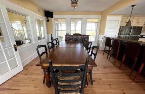Whalehead Beach Casa | Oceanfront grandeur in 4x4 Outerbanks - Mark Twain