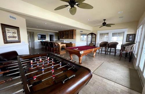 Whalehead Beach Casa | Oceanfront grandeur in 4x4 Outerbanks - Mark Twain