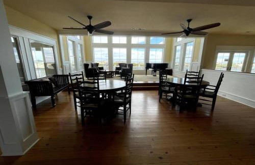 Whalehead Beach Casa | Oceanfront grandeur in 4x4 Outerbanks - Mark Twain