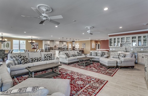 North Myrtle Beach Casa | NUEVO para 2019 - Oceanfront Home - Sleeps 26! 8BR / 8. 5BA
