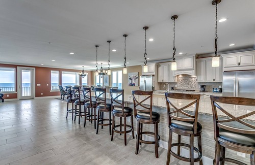 North Myrtle Beach Casa | NUEVO para 2019 - Oceanfront Home - Sleeps 26! 8BR / 8. 5BA