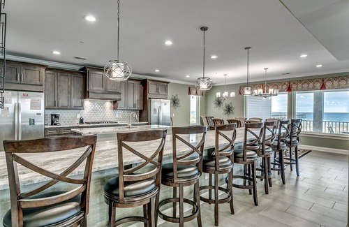 North Myrtle Beach Casa | NUEVO para 2019 - Oceanfront Home - Sleeps 26! 8BR / 8. 5BA