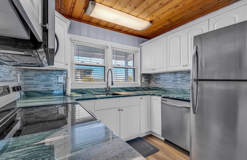 North Myrtle Beach Casa | Oceanfront*Firepit*Heated Pool*Spa*Beach Gear