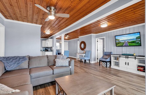 North Myrtle Beach Casa | Oceanfront*Firepit*Heated Pool*Spa*Beach Gear