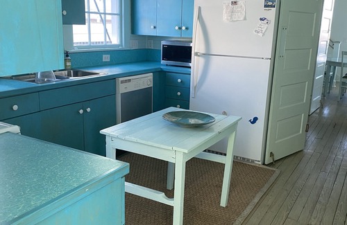 North Carolina Coast Cabaña | Oceanfront historic gem on great block