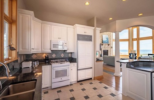 Hatteras Casa | Oceanfront Hatteras home w/ endless views, pool, hot tub, rec room & more!