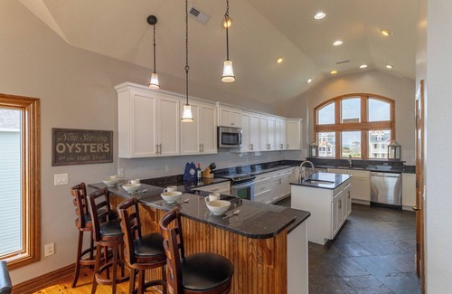 Hatteras Casa | Oceanfront Hatteras home w/ countless amenities & panoramic views!