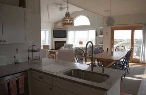 Salvo Casa | Surf Dreamin 'Oceanfront! ¡Nada más que arena entre usted y el Océano Atlántico!