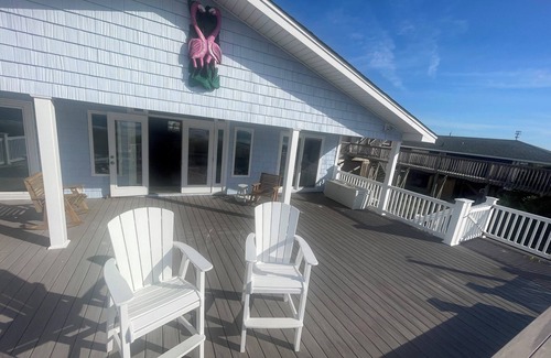 Jacksonville Casa | Oceanfront Home, Best Location: Walk to Town, 4 Bed/3 Bath, Pet Friendly!