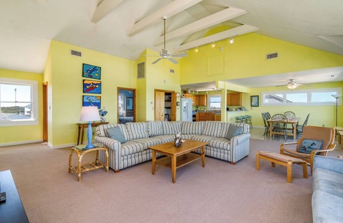 Buxton Casa | Oceanfront home in Buxton steps away from the ocean