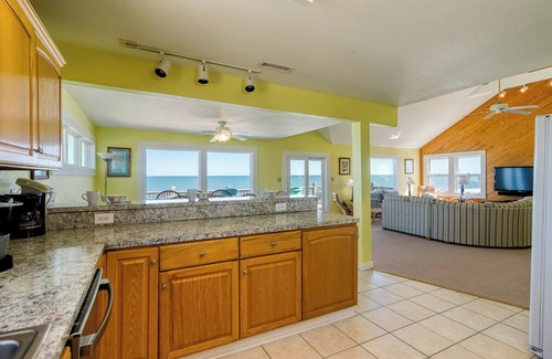 Buxton Casa | Oceanfront home in Buxton steps away from the ocean