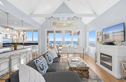 Montauk Casa | Oceanfront Home In Downtown Montauk!!! Private Ocean Beach Path!!