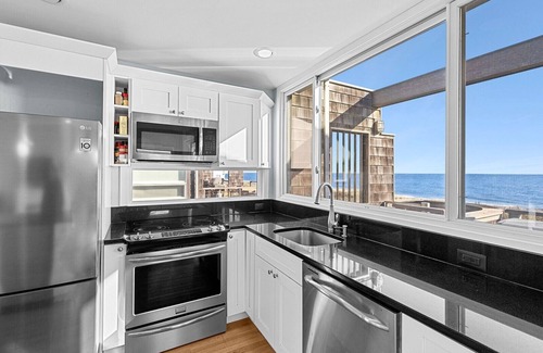 Montauk Casa | Oceanfront Home In Downtown Montauk!!! Private Ocean Beach Path!!