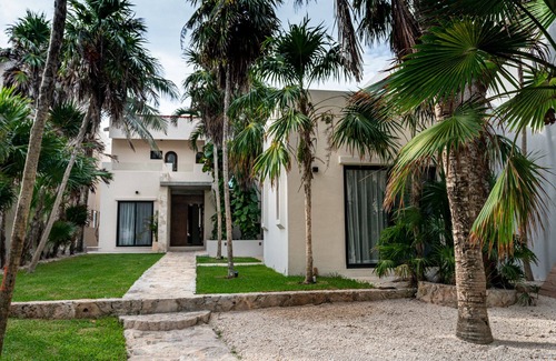 Puerto Aventuras Villa | Hermosa casa 5/5 frente al mar con piscina privada y pases Omni Resort!