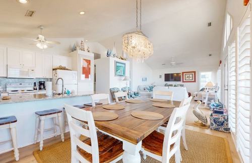 Holden Beach Casa | Oceanfront home with washer/dryer and private walkway to the beach