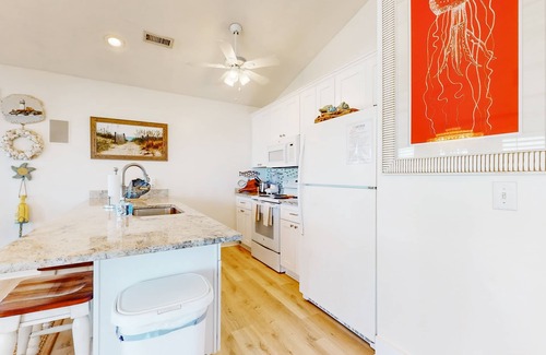 Holden Beach Casa | Oceanfront home with washer/dryer and private walkway to the beach