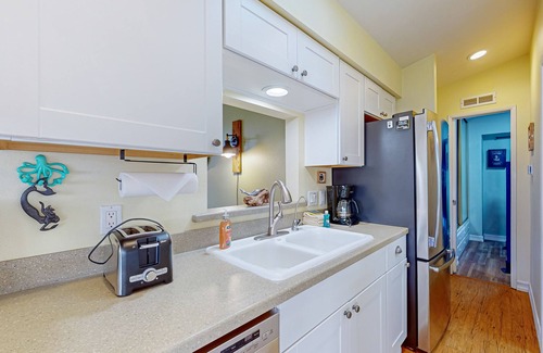 Brookings Cabina | Oceanfront home with private hot tub, walls of glass & spectacular view