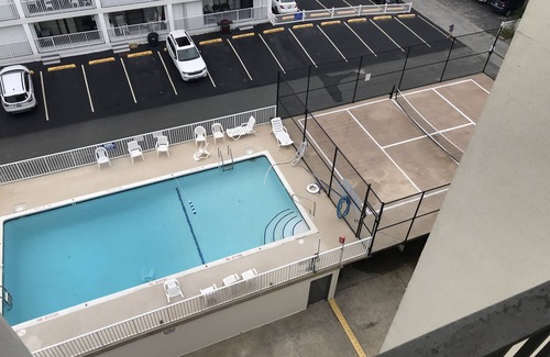 North Ocean City Condominio | Frente al mar, gran balcón, nueva remodelación 2018 en North Ocean City