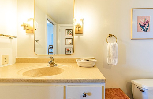 Kapoho Casa | Oceanfront in Hilo Hale Kai Suites Heritage Room - Queen Bed, Private Bath
