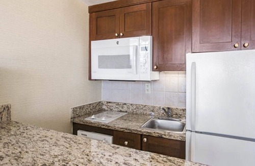 Northeast Virginia Beach Complejo | Oceanfront in Virginia Beach with balcony overlooking the beach