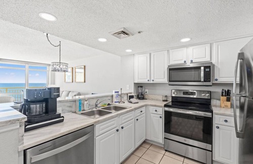 Atlantic Beach Condominio | Oceanfront - King Bed - 2br - 2ba - Kitchen - W&D