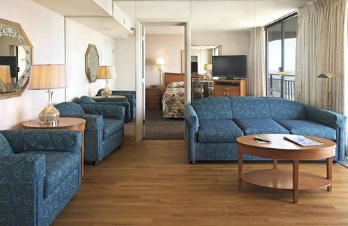 Northeast Virginia Beach Complejo | Oceanfront Large 2BR/3BA Resort Suite ONE WEEK ONLY 7/12/2025-7/19/2025 Kitchen
