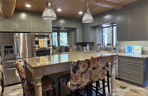 South Gouldsboro Cabina | Oceanfront Log Cabin “Great Timbers”