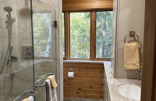 South Gouldsboro Cabina | Oceanfront Log Cabin “Great Timbers”