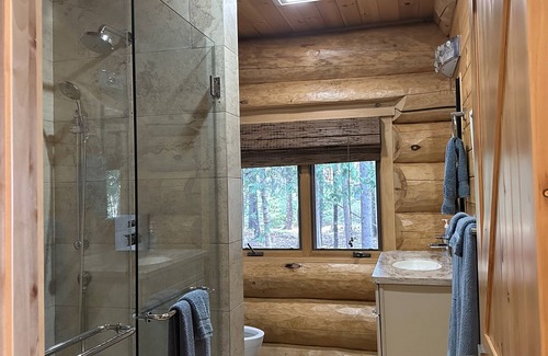 South Gouldsboro Cabina | Oceanfront Log Cabin “Great Timbers”