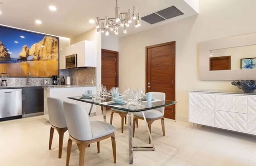 San Jose del Cabo Casa | Oceanfront Luxury: Stunning 2-Bedroom Beach Escape