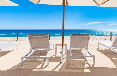 San Jose del Cabo Casa | Oceanfront Luxury: Stunning 2-Bedroom Beach Escape