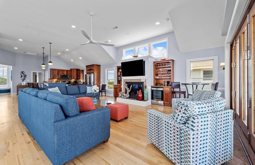 South Nags Head Casa | Oceanfront Luxury 8-BR Home - Carolina Designs House #766