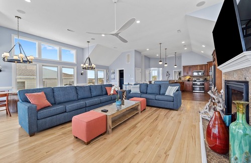 South Nags Head Casa | Oceanfront Luxury 8-BR Home - Carolina Designs House #766