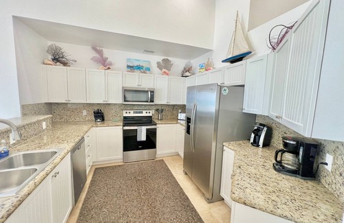 Alice Town Casa | OCEANFRONT LUXURY HOME " Seas The Day"