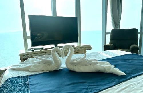North Pattaya Apartamento | Oceanfront Luxury Condo in Pattaya with Private Beach and Inifinity Pool - NOT A HOTEL 30 Day Stay Minimum
