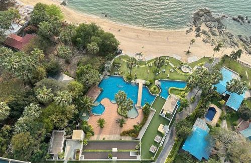 North Pattaya Apartamento | Oceanfront Luxury Condo in Pattaya with Private Beach and Inifinity Pool - NOT A HOTEL 30 Day Stay Minimum