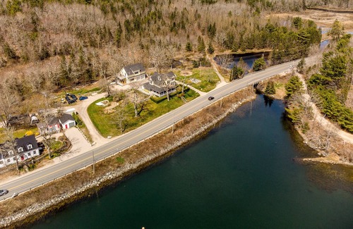 Chester Basin Casa | Oceanfront Luxury Property w/hot tub - The Oaks Seaside Retreat