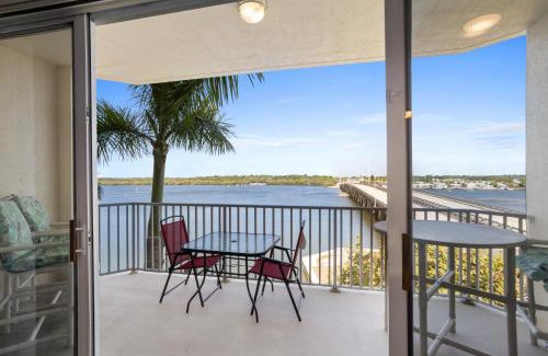 St. Petersburg - Clearwater Apartamento | Oceanfront Luxury Condo! Mins to beach! Rum Bar Next Door!