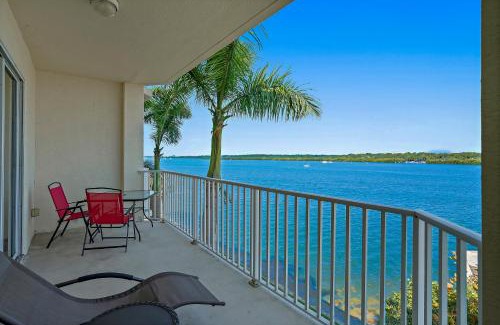 St. Petersburg - Clearwater Apartamento | Oceanfront Luxury Condo! Mins to beach! Rum Bar Next Door!