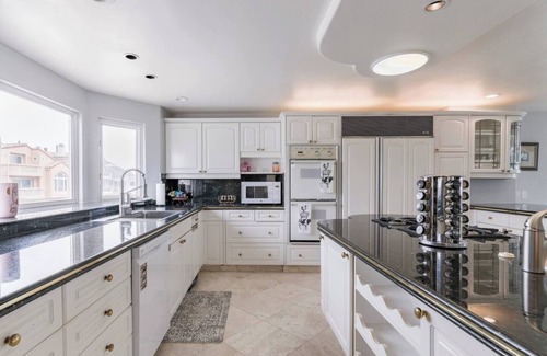 Hollywood Casa | Oceanfront Luxury: Rose in the Sand – Direct Beach Access & Stunning Views