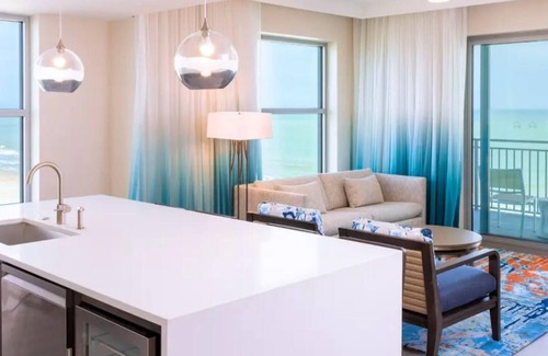 Myrtle Beach Complejo | Oceanfront Luxury: Your Holiday Inn Myrtle Beach Oceanfront Signature 2 Bd Suite