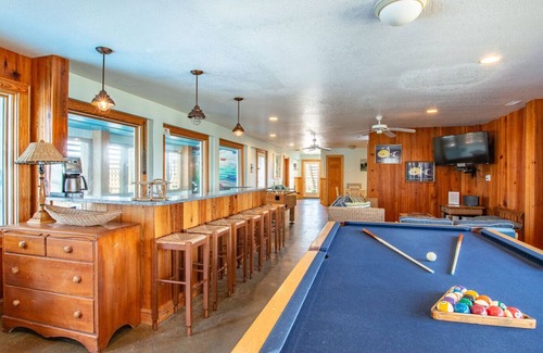 Nags Head Casa | Oceanfront, Nags Head NC - 13 bedrm home w historic charm + modern conveniences